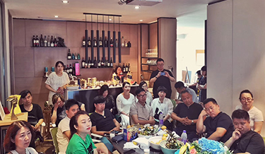 馬思設(shè)計謝小濤總經(jīng)理和謝法新總監(jiān)在DPI城際交流設(shè)計分享會